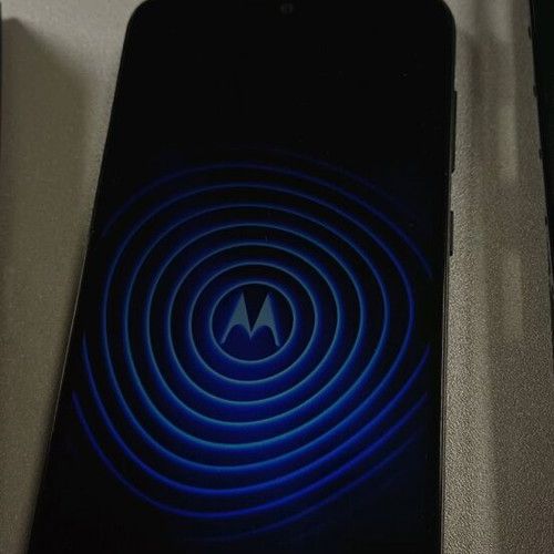 Motorola e13 64GB like new with 360 armor case, black