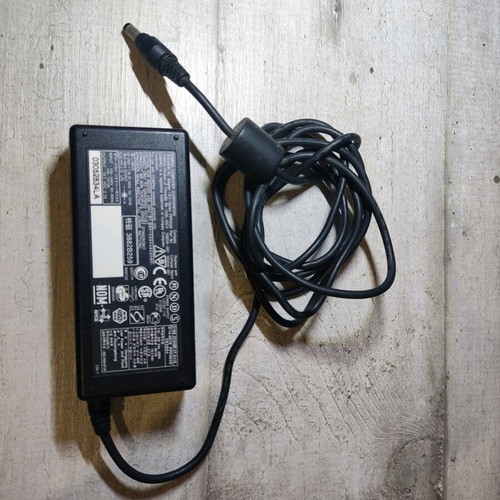 Compaq laptop power adapter used, fully functional