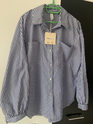 Women's shirt new, one size