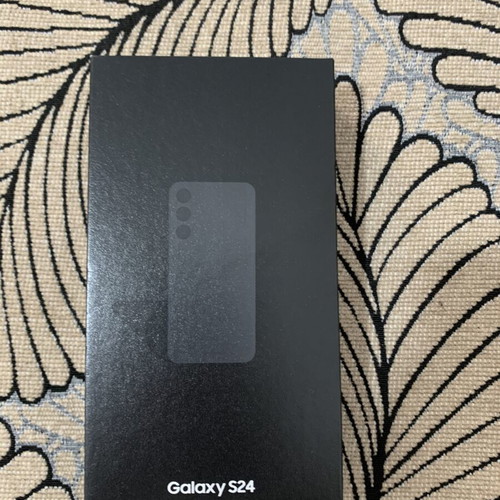 Samsung S24 new with case, screen protector, and box