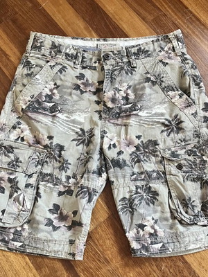 Men's cargo shorts like new size 34 beige floral