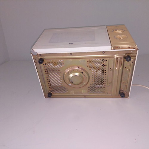 Microwave oven used in excellent condition