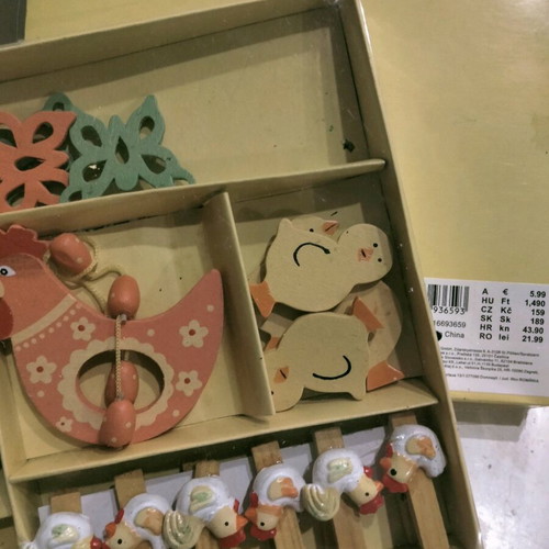 Easter decorations new, 2 packages