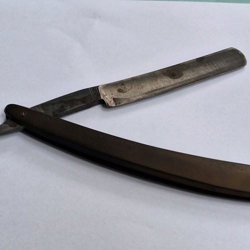 Tiger Solingen straight razor used with photo on handle