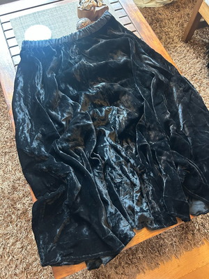 Vintage velvet maxi skirt like new, black