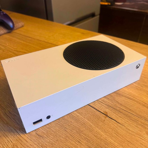 Xbox Series S 500GB console like new with controllers and accessories