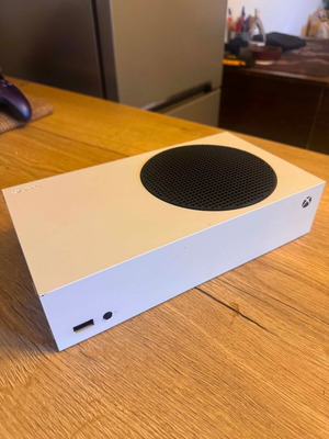 Xbox Series S 500GB κονσόλα σαν καινούργια με χειριστήρια και αξεσουάρ