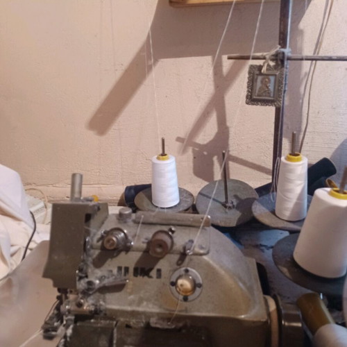 Sewing machines used, working condition, with cutter and tigkeli