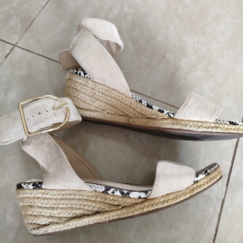 Deezee beige platform sandals size 39 like new, comfortable ankle tie