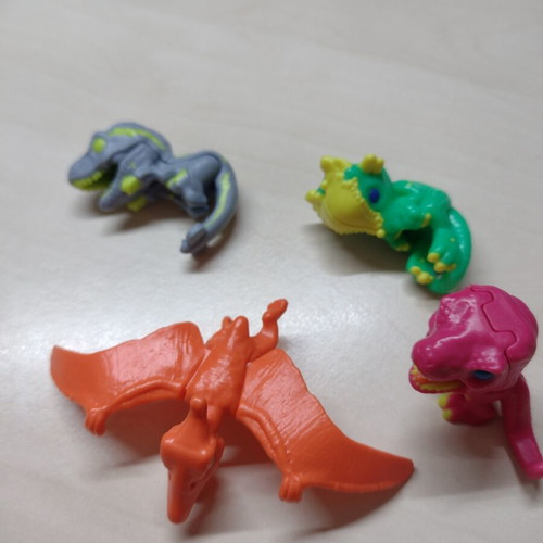 Dinosaur figures like new, set of 4