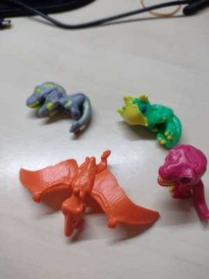 Dinosaur figures like new, set of 4