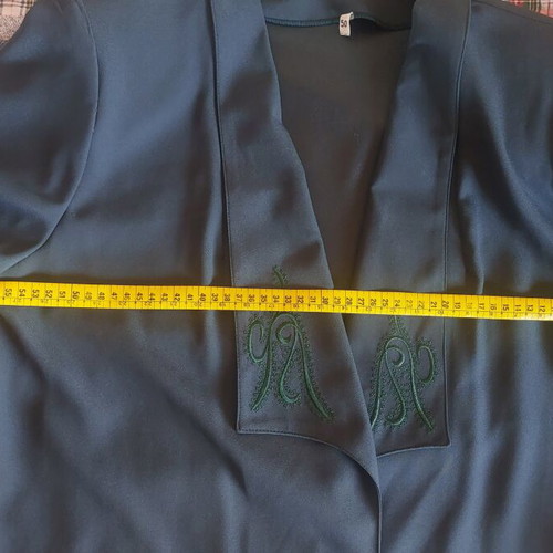 Vintage women's suit in green veraman color like new with embroidery