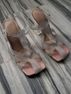 Zara pumps size 40 like new