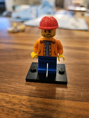 LEGO construction worker minifigure like new