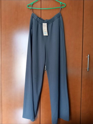 Gray pants new with wide legs and side pockets