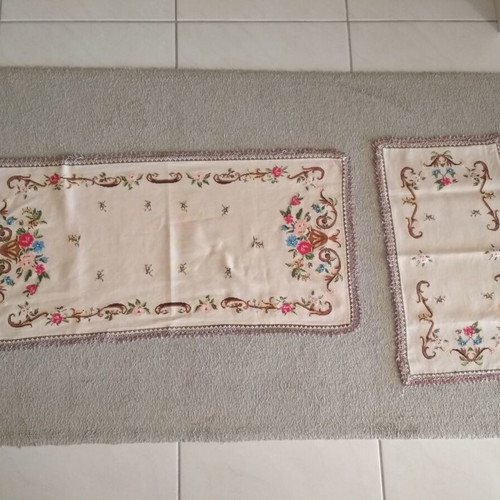 Set of 2 vintage embroidered table runners used