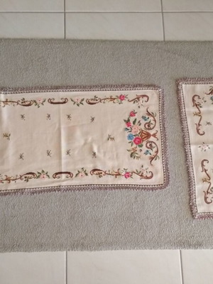 Set of 2 vintage embroidered table runners used