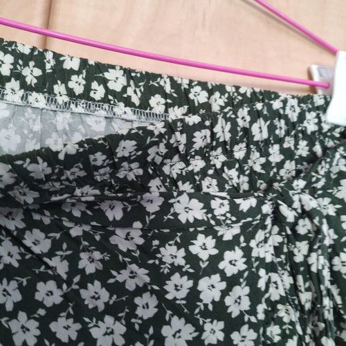 Women's summer skirt with elastic waistband and slit, like new, size S/M