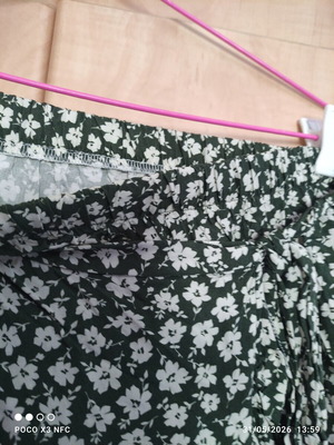 Women's summer skirt with elastic waistband and slit, like new, size S/M