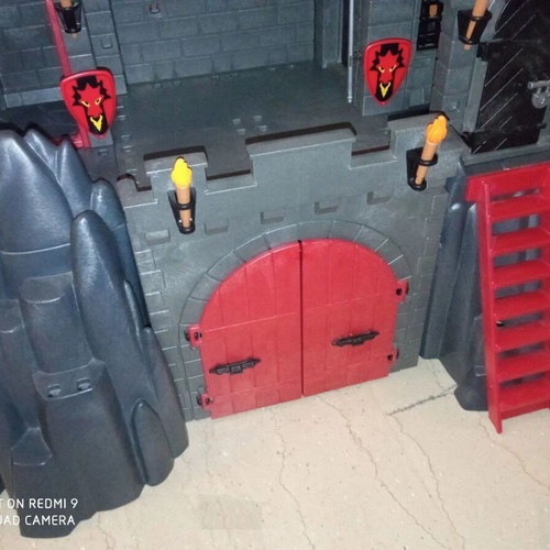 Playmobil Rock Castle 3269 Red Dragon Fortress like new