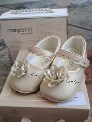 Baby shoes size 19 like new