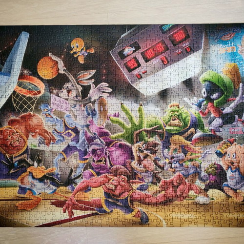 Ravensburger Space Jam puzzle like new, 1000 pieces