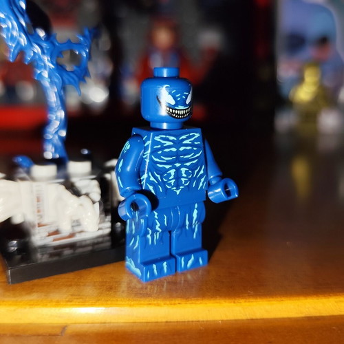 Dead Blue Symbiote figure like new with base and effects