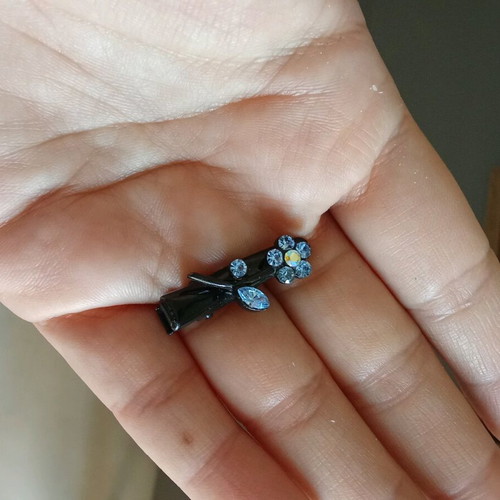 Hair accessories used with rhinestones, black and silver