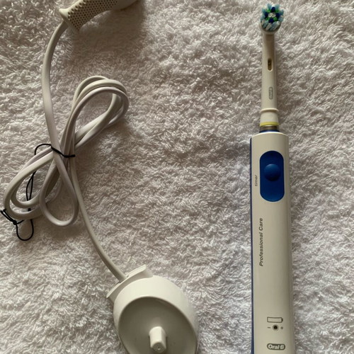 Oral-B electric toothbrush used, rechargeable