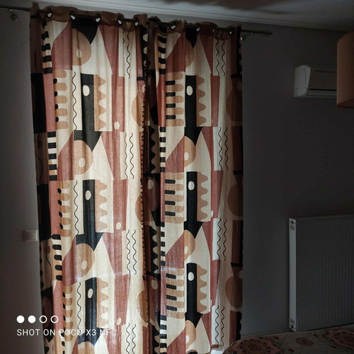 Curtains with grommets like new, two panels 1.40x2.60m each, medium shading