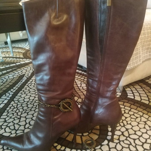 Dodici boots like new, brown with chain and leather interior
