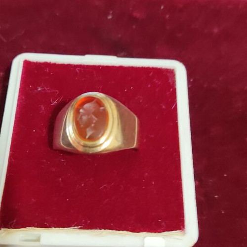 Gold ring 9K with carved cameo stone, like new