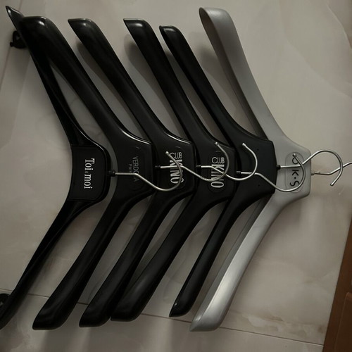 Suit hangers like new