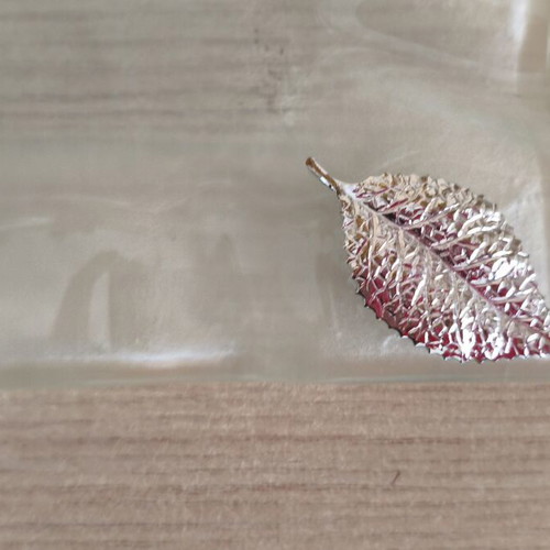 Glass Serving Tray like new, 35x25 cm, wavy design with silver leaves