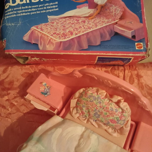Barbie bedroom set used, vintage box
