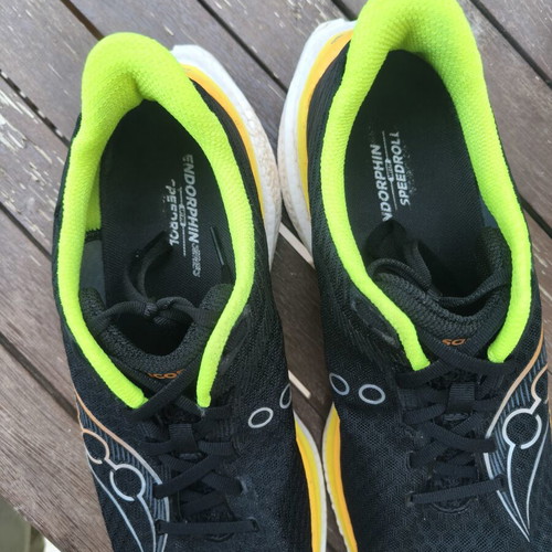 Saucony Endorphin Speed 5 running shoes like new, size 45, black multicolor
