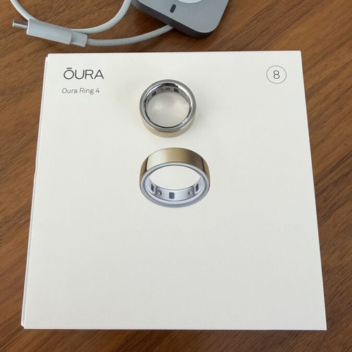 Oura Ring 4 Gold Size 8 like new with original box and accessories