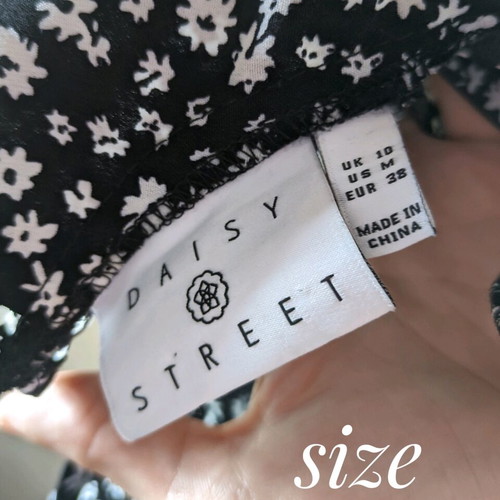 Daisy Street Coquette Floral Dress with Unique Collar like new, size 38