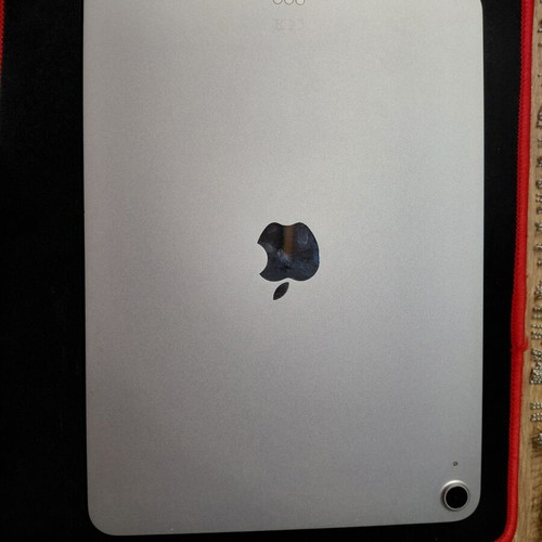 iPad Air 2025 11-inch 128GB with case and pencil