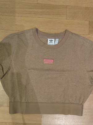 Adidas crop-top shirt new, beige with pink logo, size M
