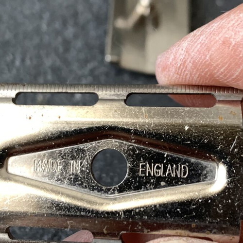 Gillette razor like new, English
