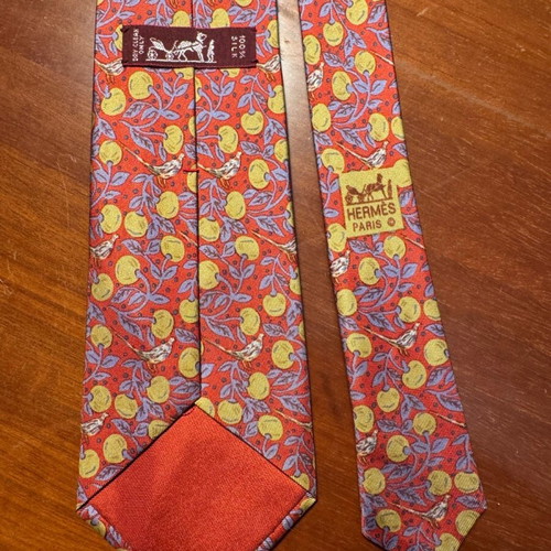 Hermès silk tie like new with colorful patterns