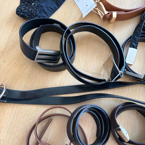 Belt pack with 16 pieces like new, leather and casual styles