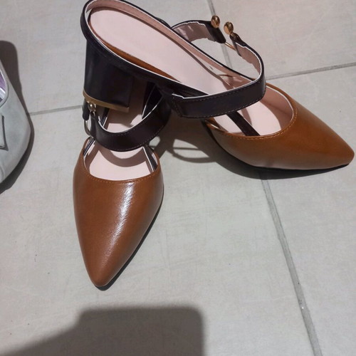 Heels new with low heel size 35