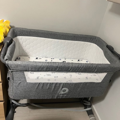 Baby cot like new