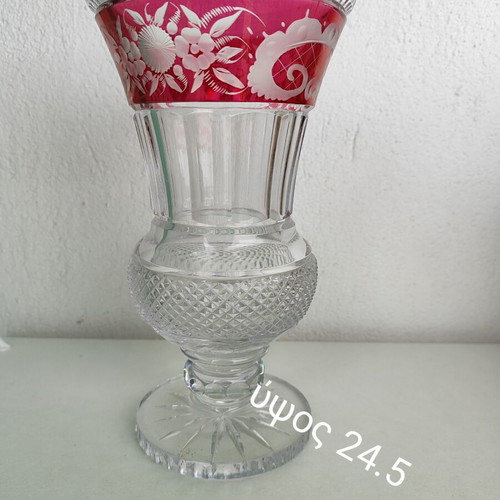 Decorative crystal vase like new with red border
