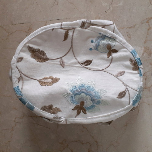 Canvas bag new with embroidered designs and magnetic clasp