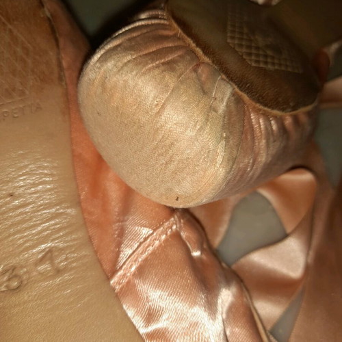 Pointe shoes No 37 used, hard (aspaste) with wear marks