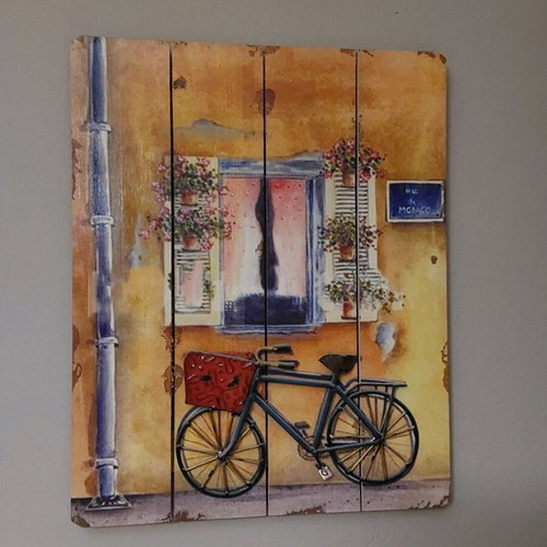 MDF frame with 3D metal bicycle like new