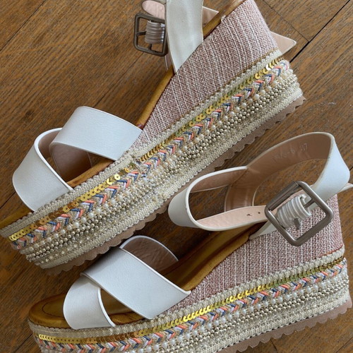 White platform sandals size 37, worn only once, vegan leather